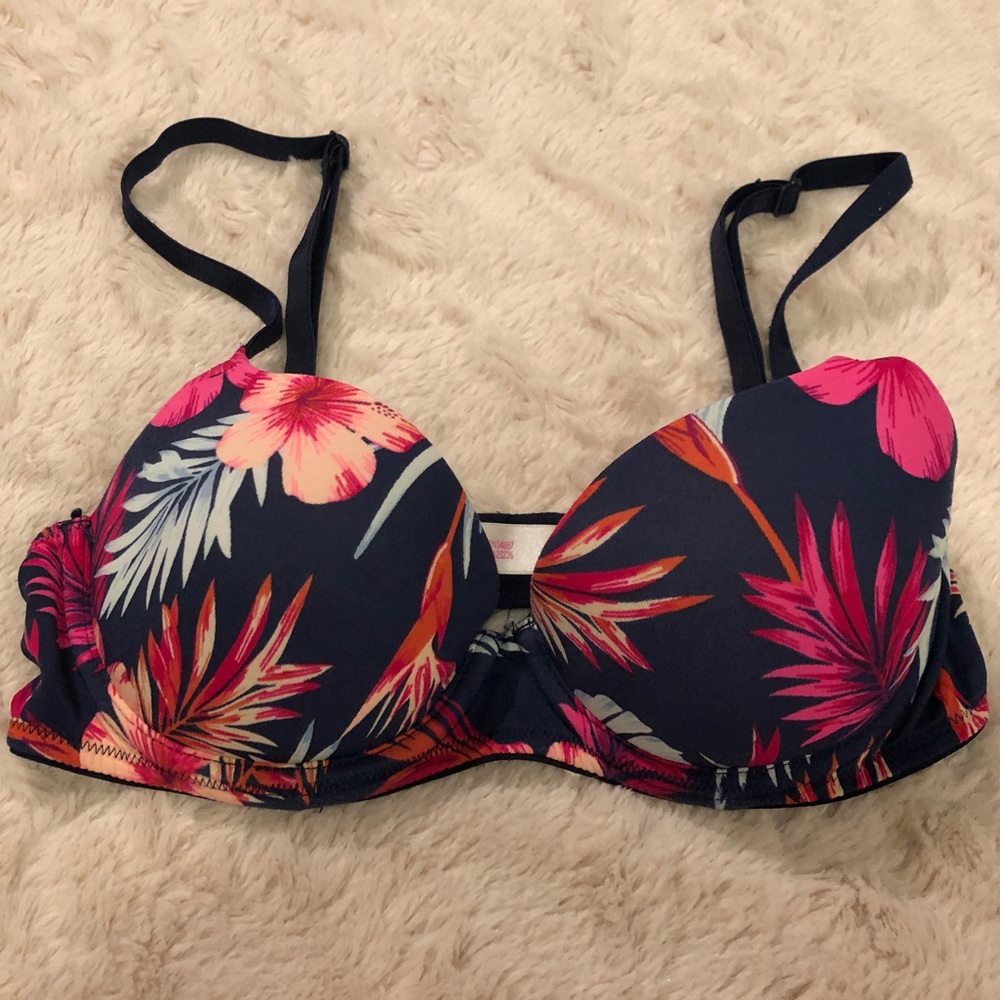 VS Pink t-shirt bra